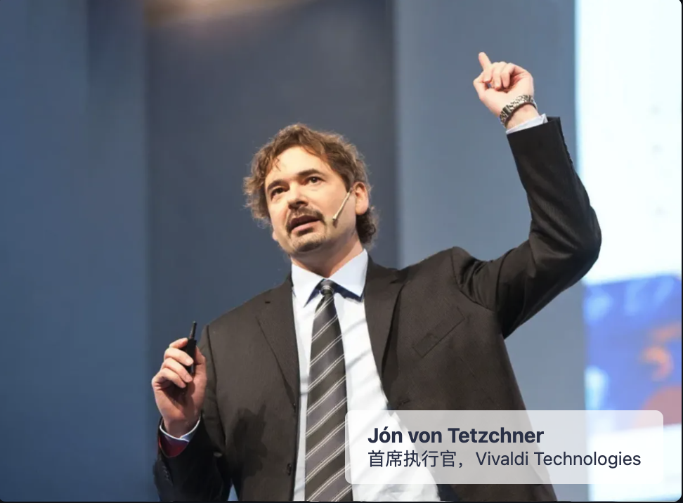 演讲者在台上讲话